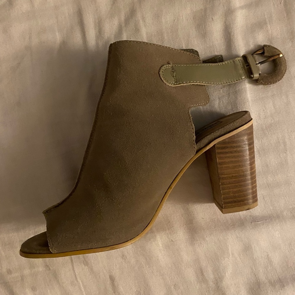 EUC Steve Madden Open Toe Sandal Booties